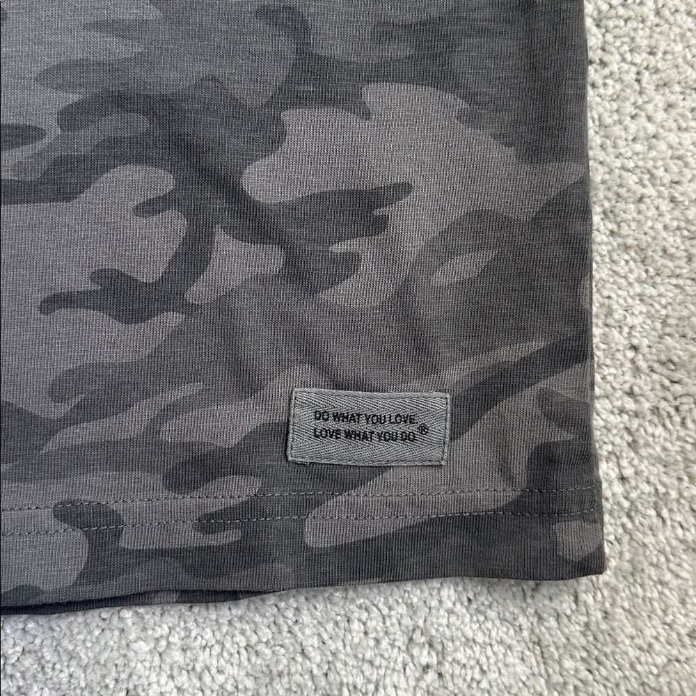 Life Is Good Men's Gray Print Camo Crusher Tee - Picture 4 of 5